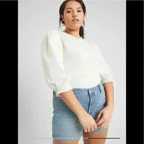 Banana Republic Curvy Light Wash Denim Shorts - Picture 3 of 6